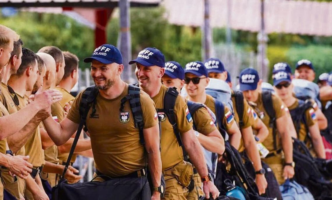 Strażacy modułu GFFF Poland podczas działań w Hiszpanii, w terenie objętym rozległymi pożarami lasów.