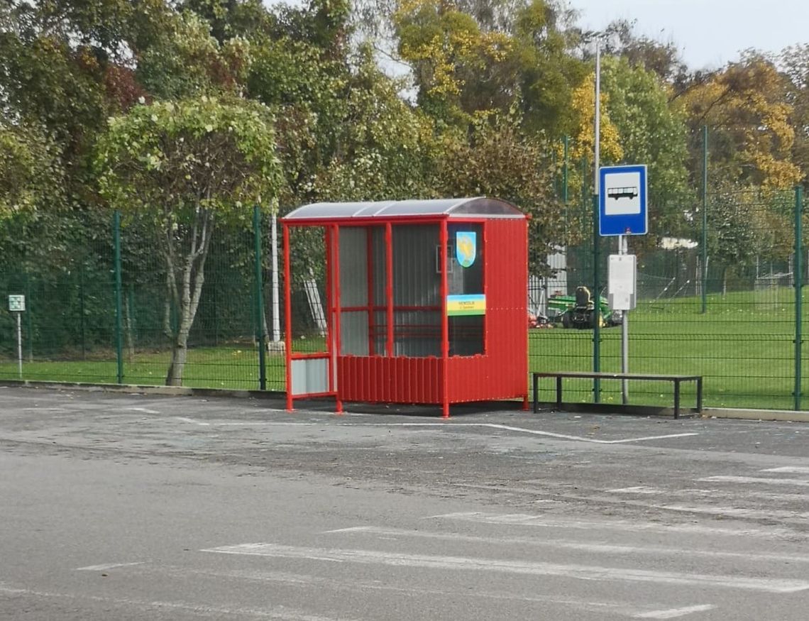 Małe zmiany, wielka radość! Wreszcie pasażerowie mają dach nad głową