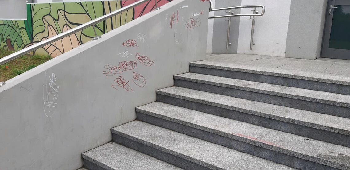 Młodzi wandale zdewastowali Ośrodek Kultury w Niemodlinie