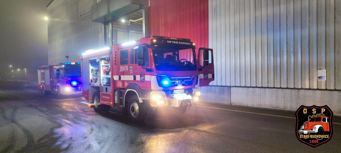 Murów: Nocny pożar instalacji w zakładzie pracy. Strażacy rozbierali część rurociągu