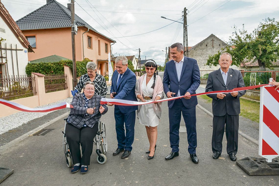 Nowa droga i świetlica w Mechnicach