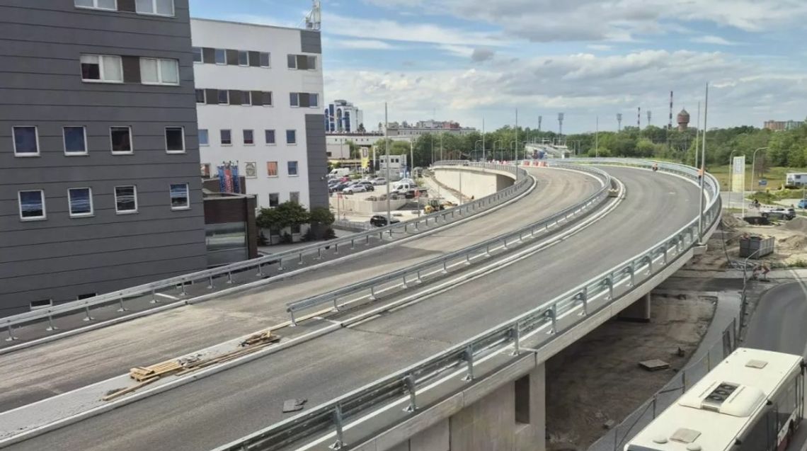 Nowo otwarta nitka wiaduktu przy Centrum Usług Publicznych w Opolu z ruchem w stronę Opola Wschodniego