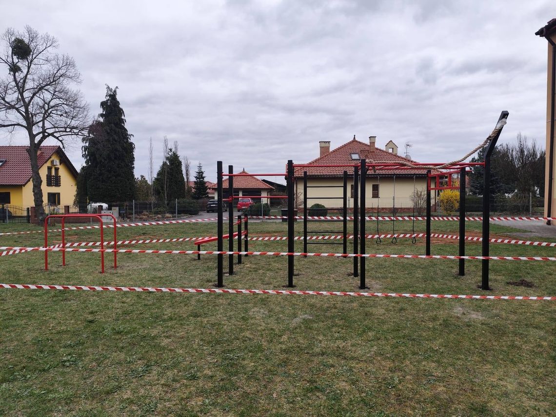 Nowe miejsce aktywności w Dąbrowie. Powstał plac street workout Nowe miejsce aktywności w Dąbrowie. Powstał plac street workout
