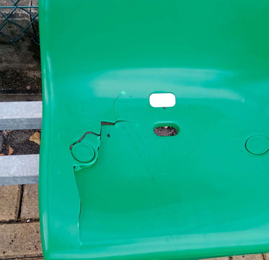 Nowo wyremontowany Orlik w Ozimku już uszkodzony