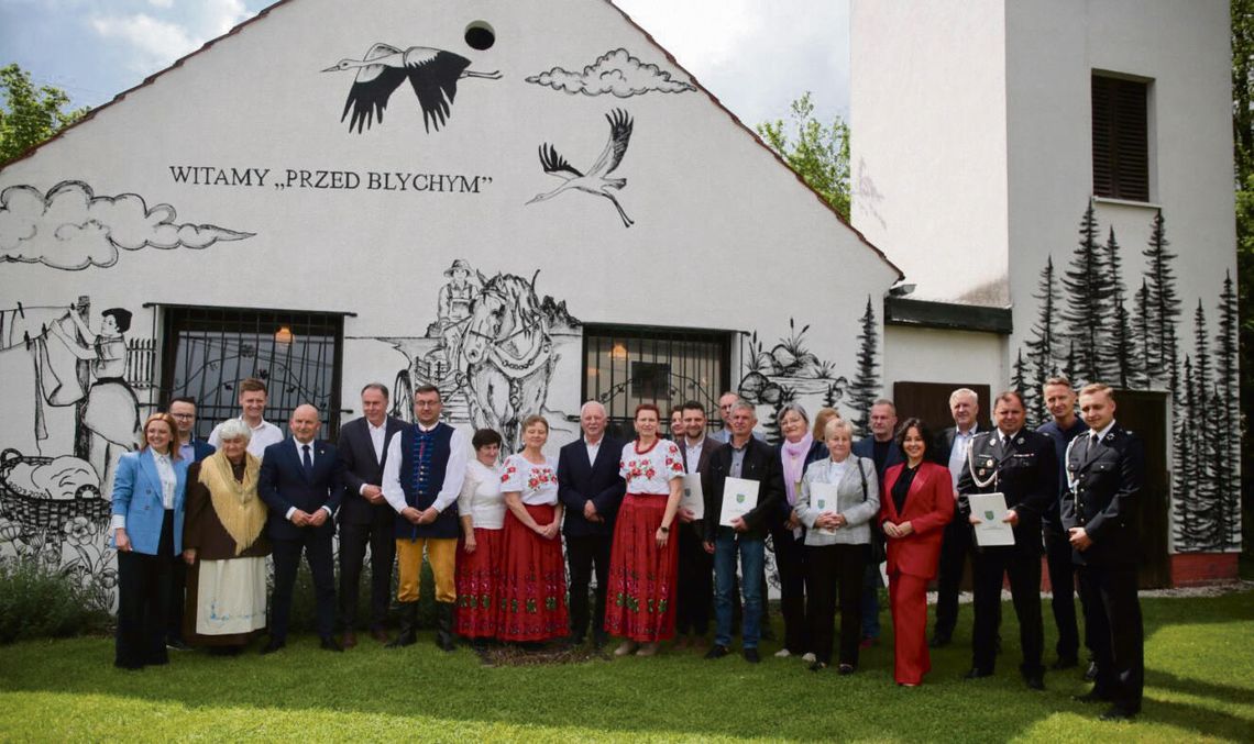 Przykładowy mural realizowany w ramach programu „Opolska Wieś Malowana” na budynku użyteczności publicznej w województwie opolskim.