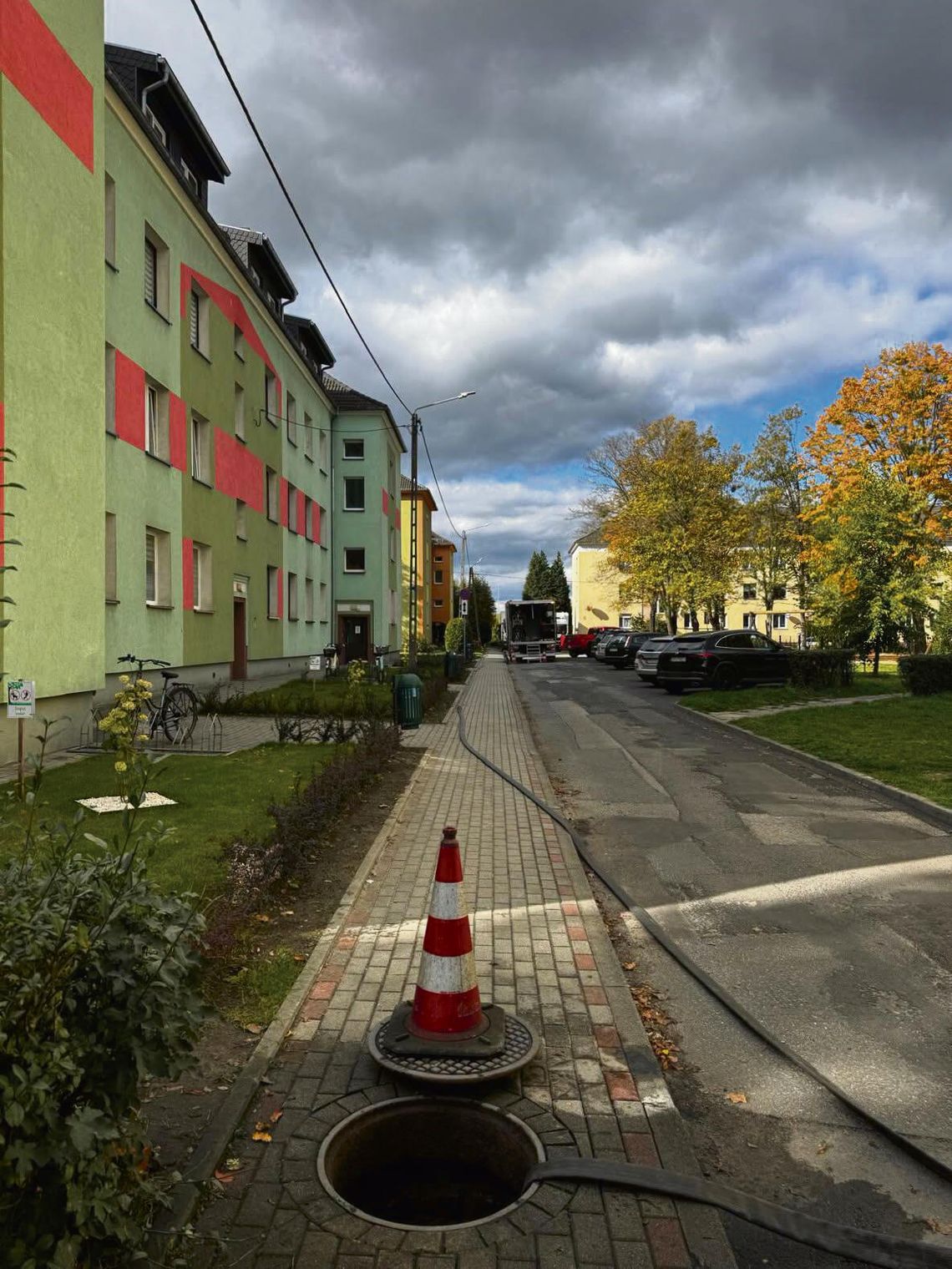 Renowacja kanalizacji sanitarnej przy ulicy Lipowej w Ozimku metodą bezwykopową oraz rozbudowa systemu magazynowania energii w budynkach gminnych