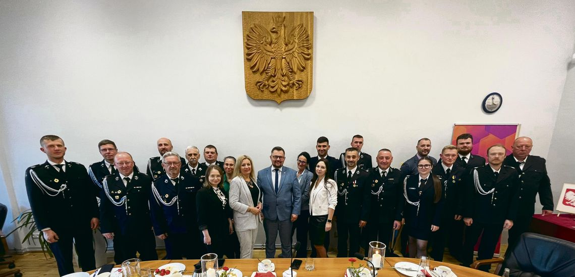 Pierwsze uroczyste spotkanie wszystkich OSP w gminie Turawa. Wójt dziękuje druhom za służbę Uroczyste spotkanie druhów i druhen OSP w Urzędzie Gminy Turawa podczas obchodów Dnia Strażaka