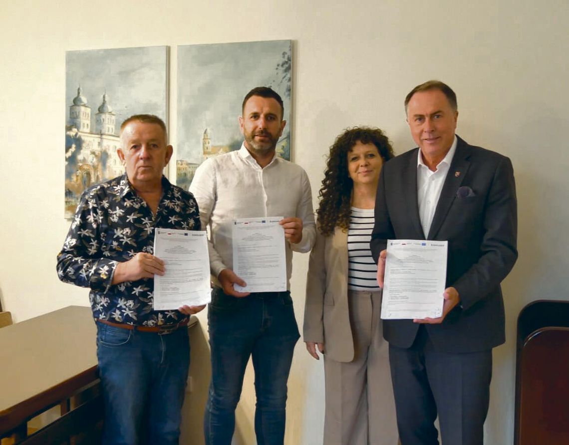 Odcinek przyszłej ścieżki pieszo‑rowerowej między Złotnikami a Chrząszczycami przygotowany do rozpoczęcia prac