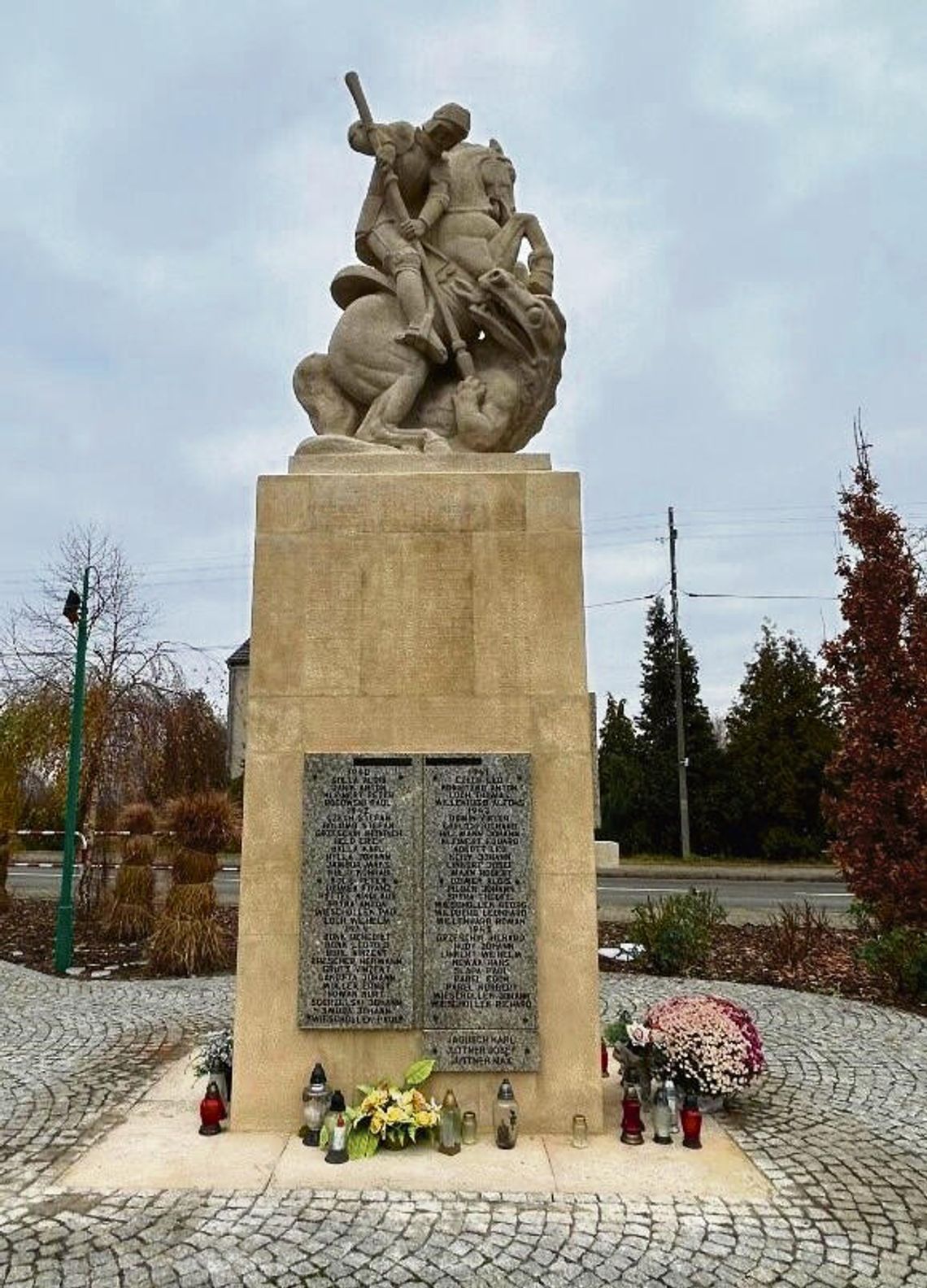 Pomnik w centrum miejscowości wsi odnowiony