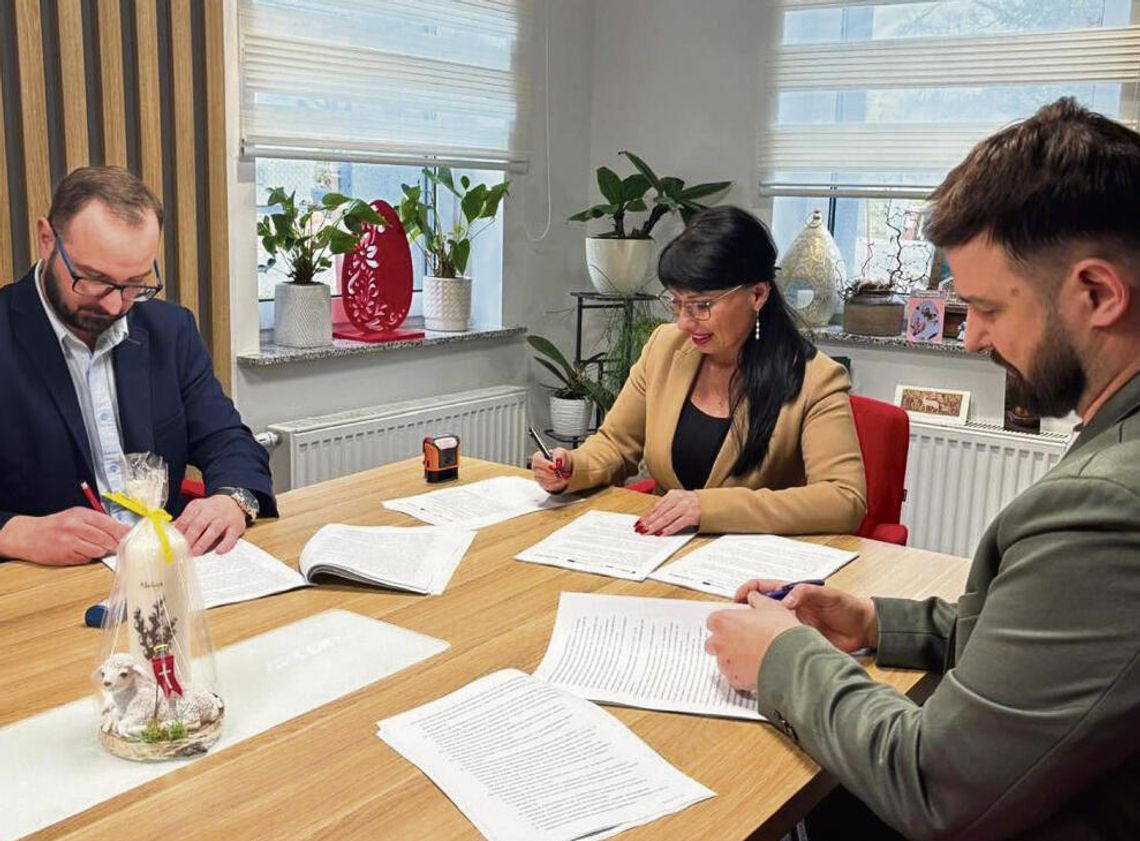 Budynek Publicznej Szkoły Podstawowej i Ośrodka Pomocy Społecznej w Dąbrowie przeznaczone do modernizacji