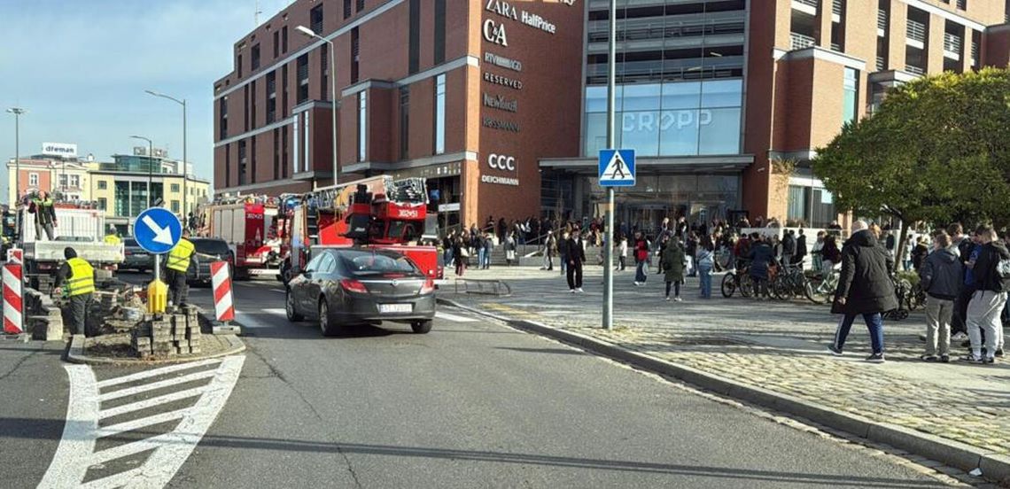 Pożar w Galerii Solaris w Opolu. Ewakuowano setki osób