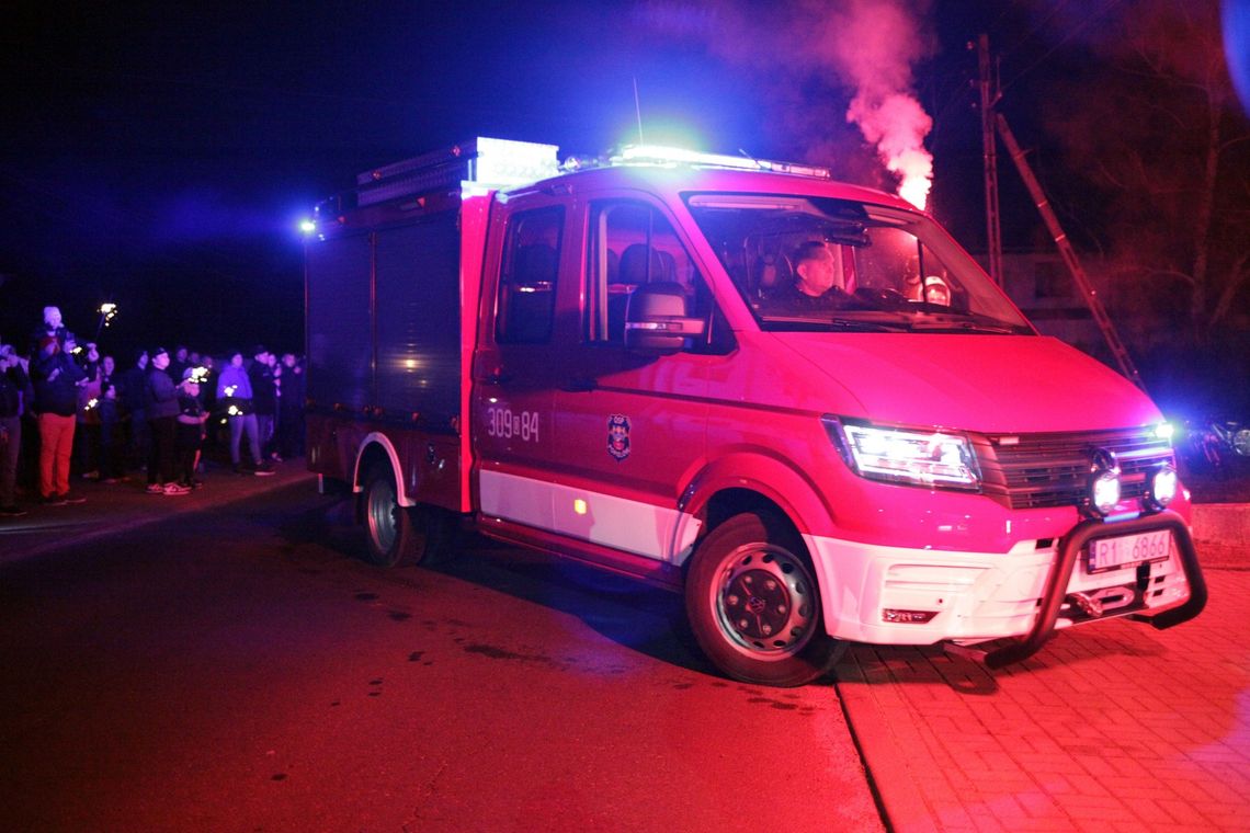 Radość w Popielowie! Przyjechał nowy samochód strażacki