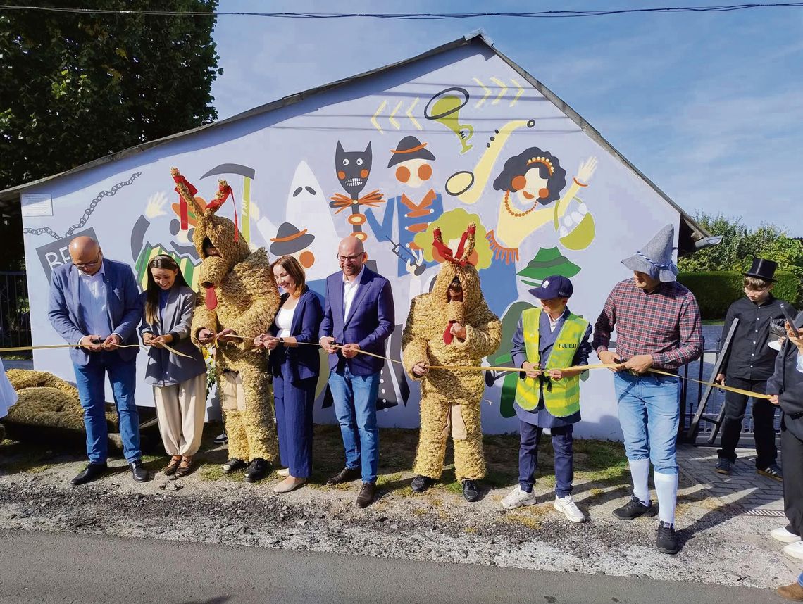 Dwa murale w Raszowej przedstawiające tradycję wodzenia niedźwiedzia – artystyczne projekty Wiktorii Namyslik.