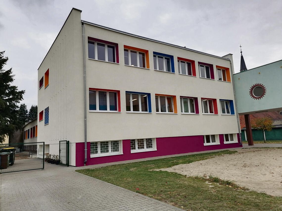 Rozbudowa szkoły w Chrząstowicach będzie kosztować 3,1 mln zł. Gmina musi znaleźć pieniądze Publiczna Szkoła Podstawowa w Chrząstowicach – planowana rozbudowa o dodatkowe sale lekcyjne