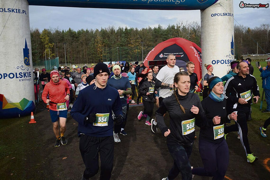 Setki biegaczy pokonało leśne trasy