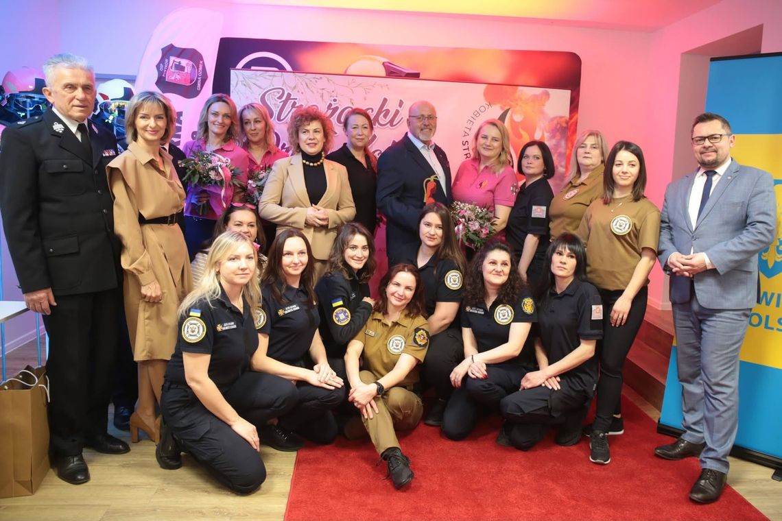 „Siła jest kobietą”. Strażaczki z Polski i Ukrainy spotkały się w Turawie