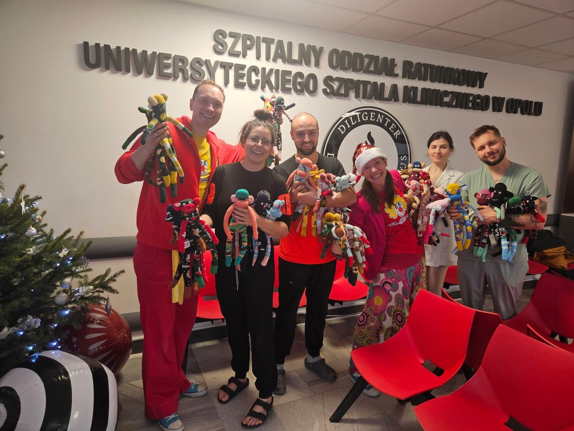 Śmiech zamiast strachu. Doktorzy Clowni odwiedzili najmłodszych pacjentów Uniwersyteckiego Szpitala Klinicznego w Opolu