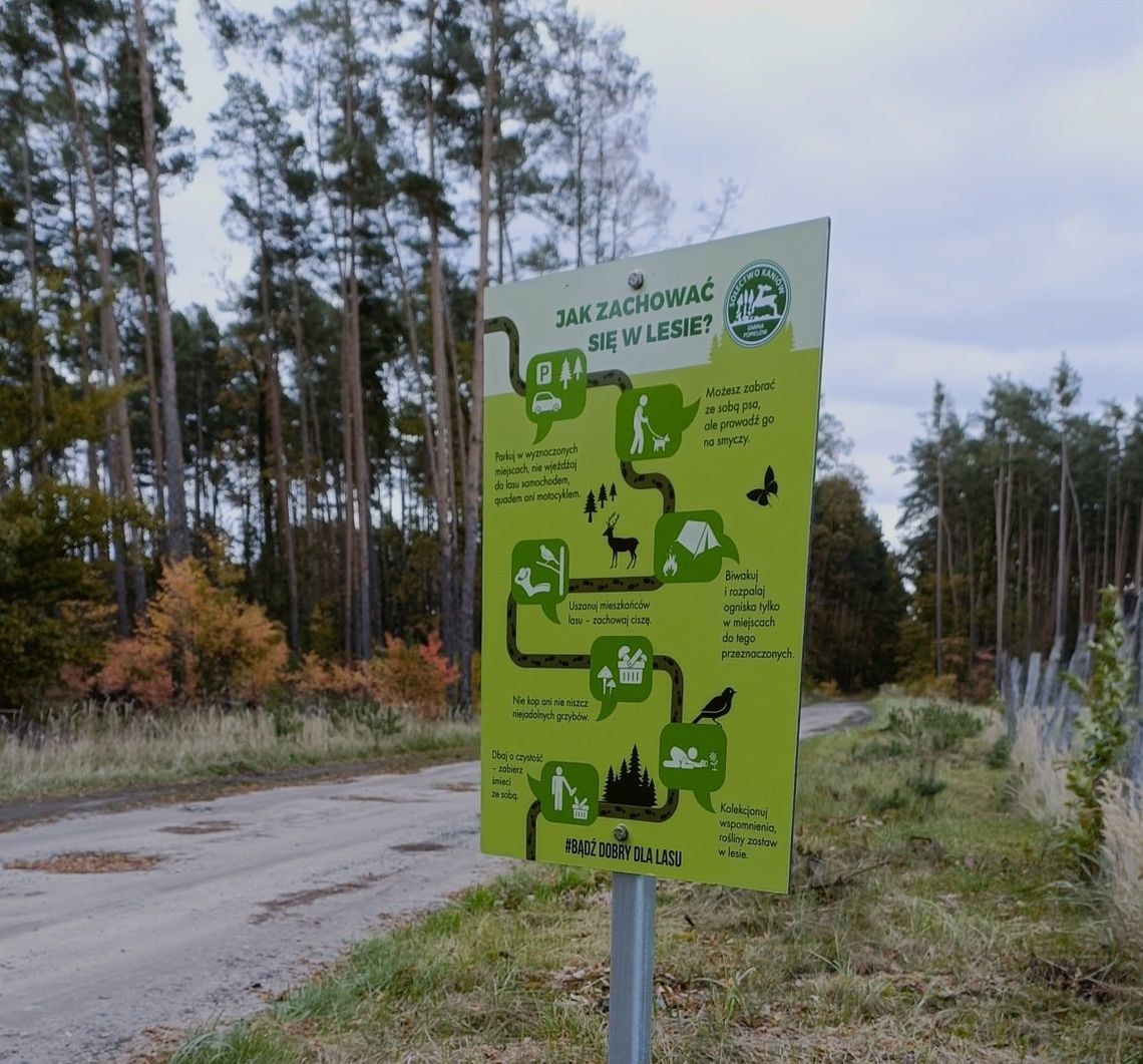 Sołectwo stawia tabliczki przy lesie Sołectwo stawia tabliczki przy lesie