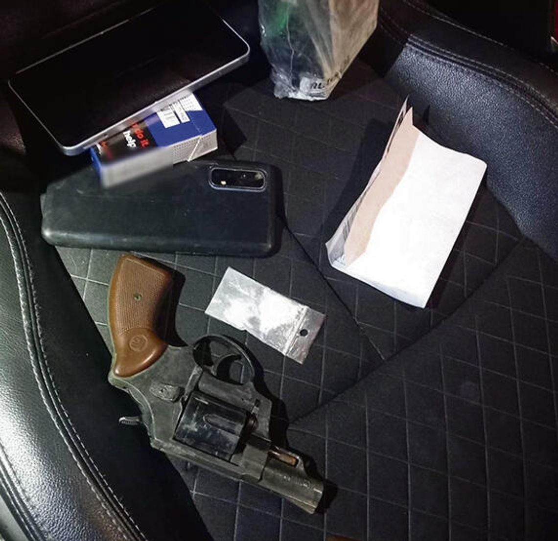 Spektakularna akcja policji. Zatrzymano kilkanaście osób Spektakularna akcja policji. Zatrzymano kilkanaście osób