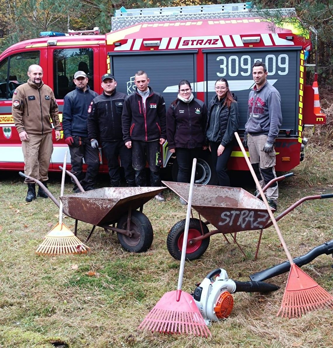 Strażacy ratują pamięć i porządkują zapomniany cmentarz