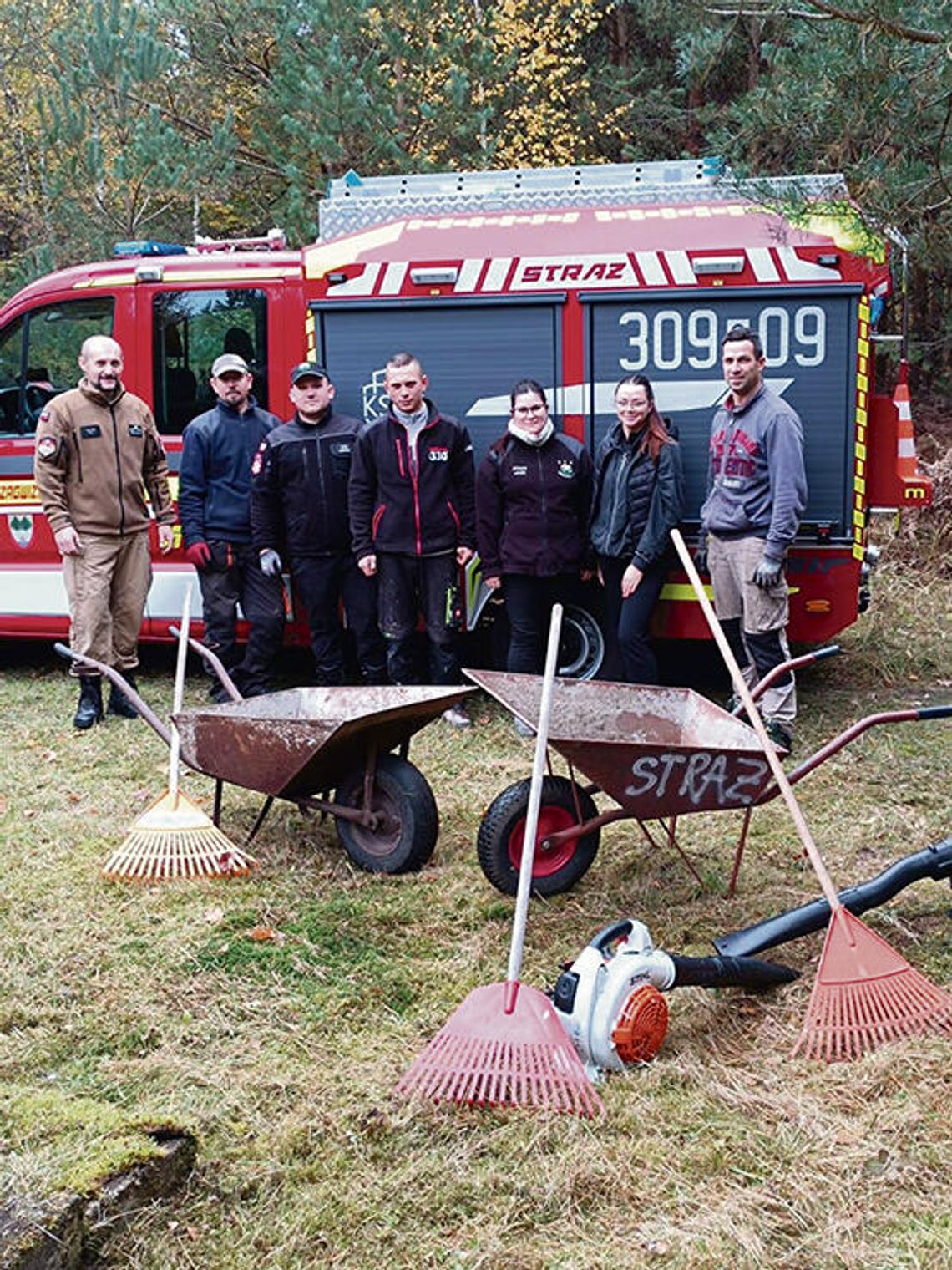 Strażacy ratują pamięć  i porządkują zapomniany cmentarz