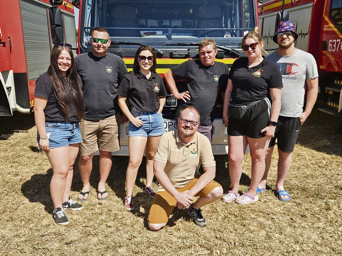 Strażacy z OSP Raszowa  i pożarnicze show