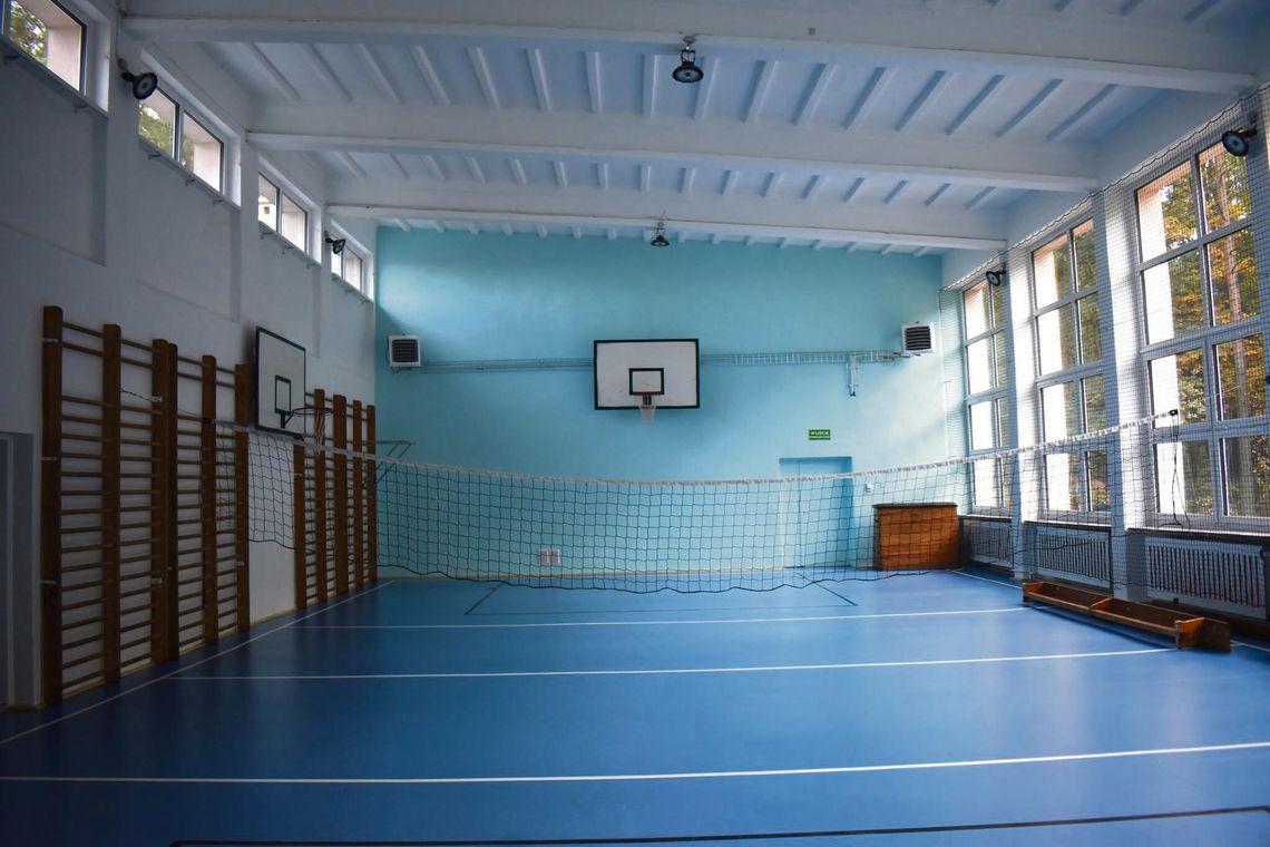 Szkoła w Szczedrzyku przeszła metamorfozę. Zużycie energii ma spaść o blisko 70 proc. Publiczna Szkoła Podstawowa im. Jana Pawła II w Szczedrzyku po kompleksowej termomodernizacji budynku i modernizacji infrastruktury szkolnej