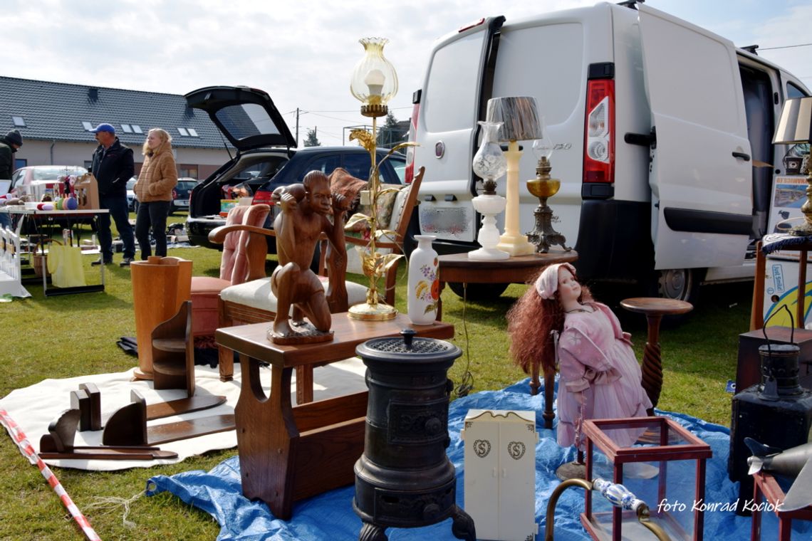 Szperacze ruszyli na łowy. Pierwsza giełda staroci w Dobrzeniu Małym za nami