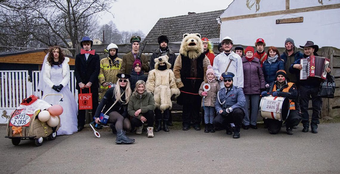 Tradycyjne wodzenie niedźwiedzia w Dębskiej Kuźni Tradycyjne wodzenie niedźwiedzia w Dębskiej Kuźni