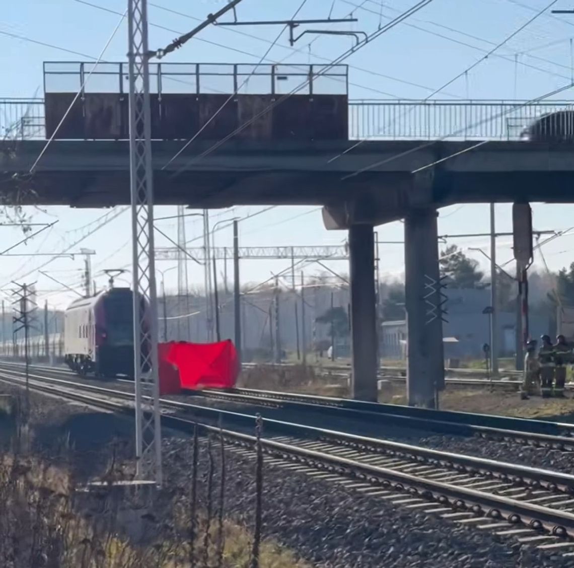 Tragiczny wypadek w Przyworach. Pociąg śmiertelnie potrącił pieszego! Tragiczny wypadek w Przyworach. Pociąg śmiertelnie potrącił pieszego!