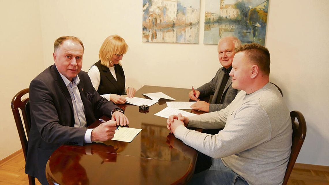 Uczniowie zyskają halę sportową