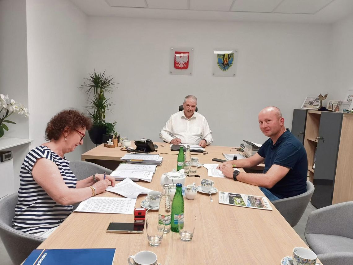 Odcinek ul. Rynkowej w Dańcu przeznaczony do przebudowy z nową nawierzchnią, chodnikiem i infrastrukturą techniczną.