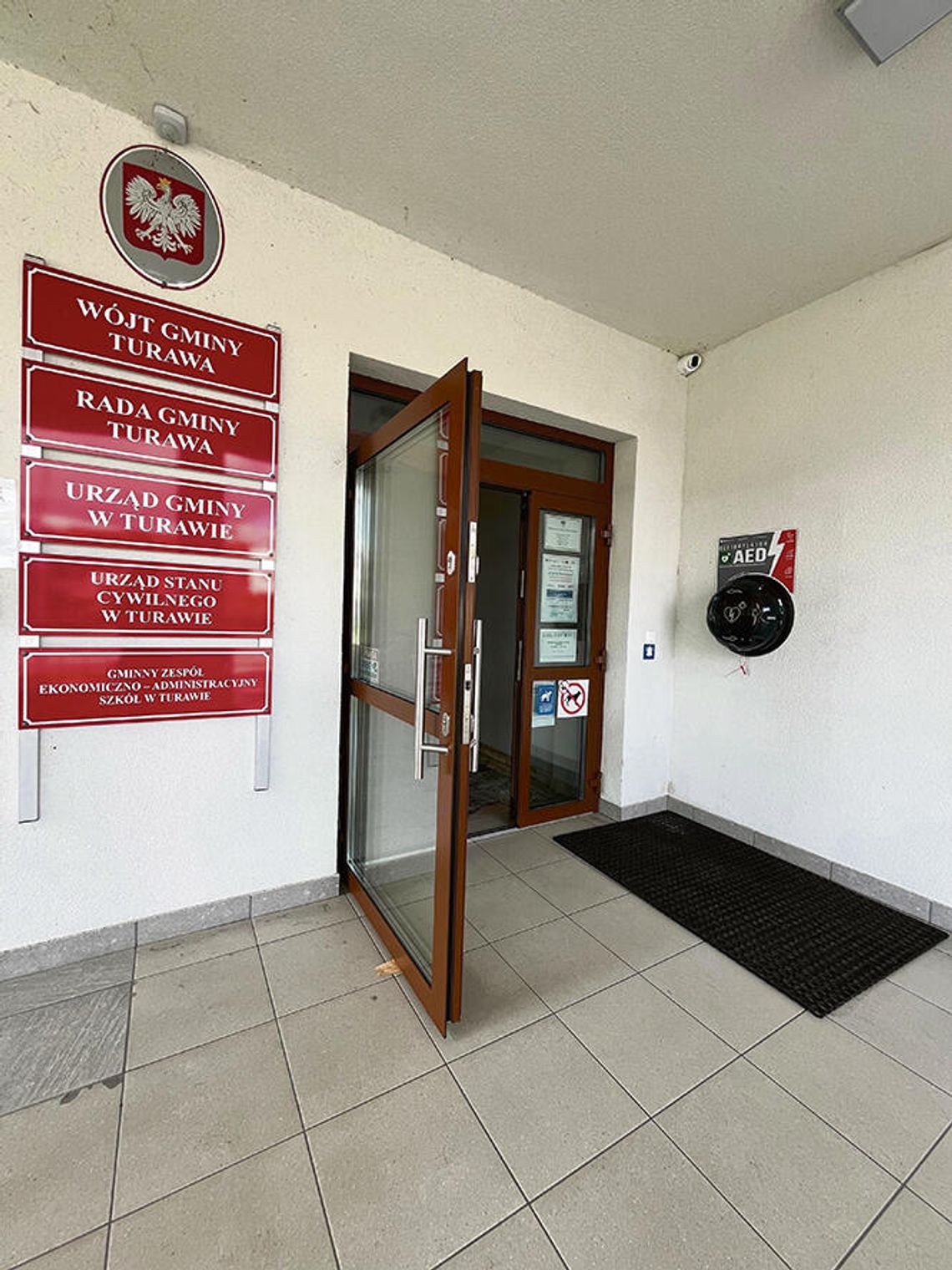 Urządzenie AED przed urzędem gminy w Turawie  - bezpieczeństwo nas wszystkich! Urządzenie AED przed urzędem gminy w Turawie  - bezpieczeństwo nas wszystkich!