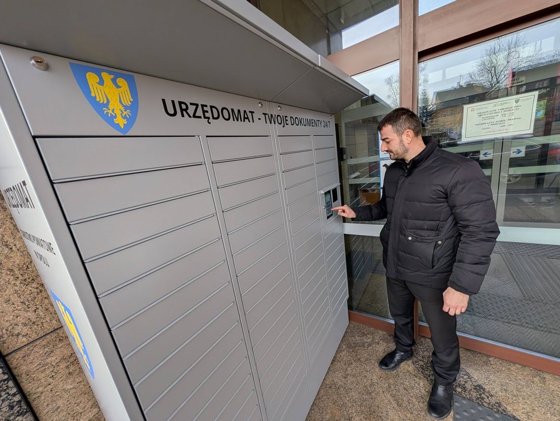 Urzędowe sprawy po godzinach. Starostwo w Opolu otwiera się 24/7 Urzędomat przy Starostwie Powiatowym w Opolu umożliwiający całodobowy odbiór dokumentów