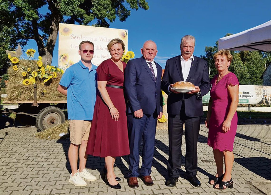 W Chrząstowicach  hucznie dziękowali za plony