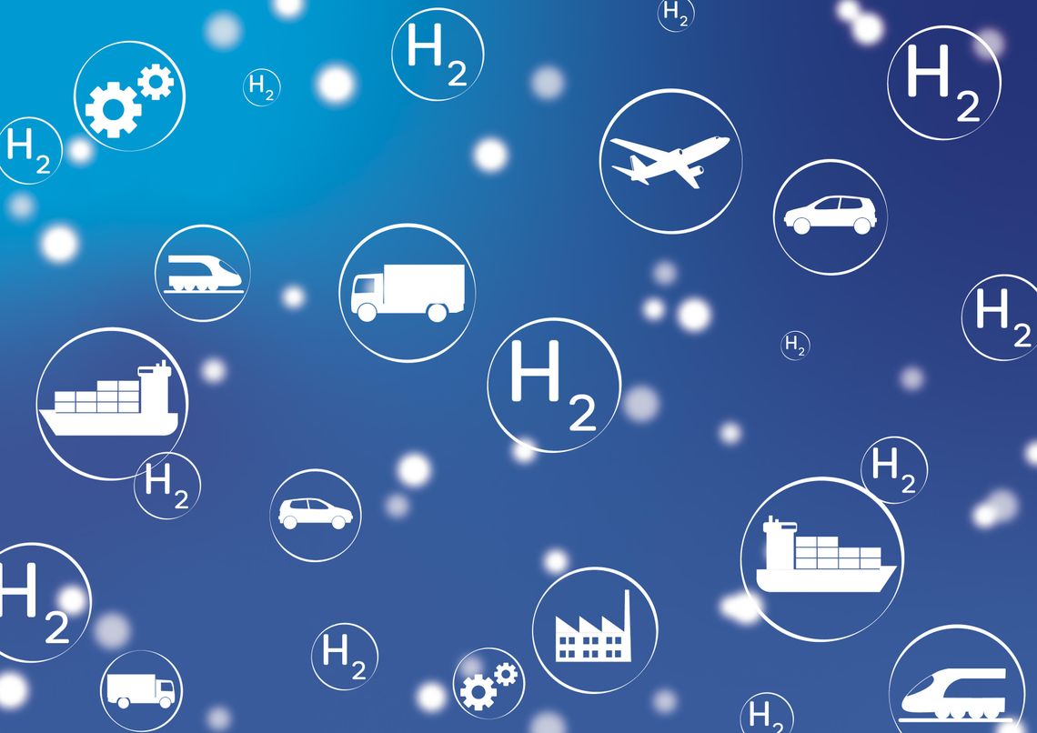 Wodór kontra elektryki: od „termosu” trzymającego 80 dni po wodorowe maluchy i autobusy Solarisa. Technologia, która dojrzewa Zbiornik ciekłego wodoru z wielowarstwową izolacją próżniową przypominającą termos