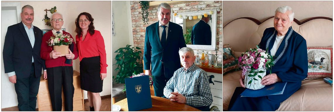 Wójt Chrząstowic Florian Ciecior składa życzenia 90‑letniemu jubilatowi podczas wizyty domowej