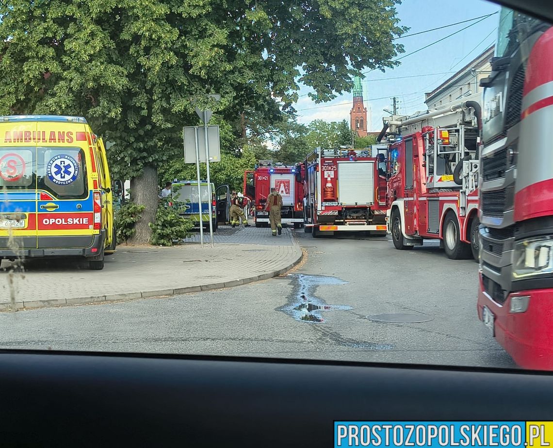 Wtargnął do mieszkania 39-latki i podpalił ją. Z opolskiego bloku ewakuowano 20 osób