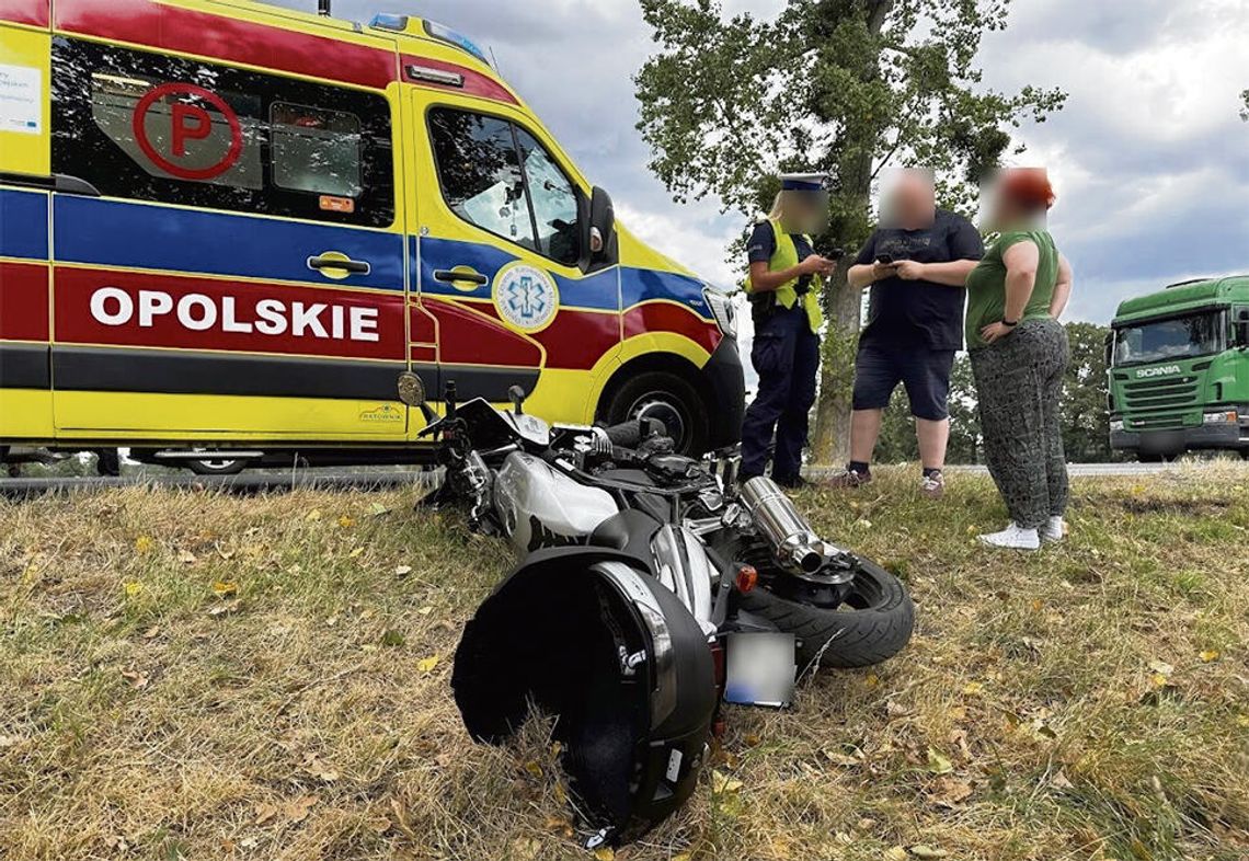 Wypadek motocyklisty i kolizja trzech pojazdów  w Zawadzie