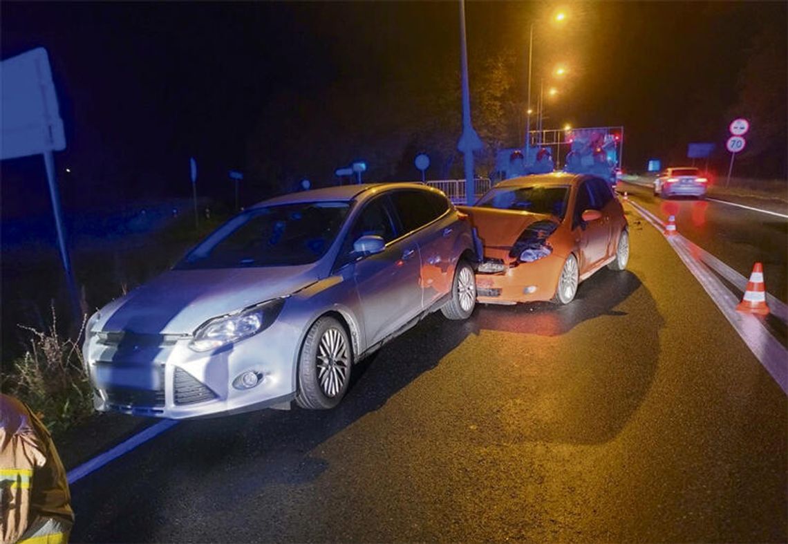 Zderzenie trzech osobówek.  Jedna osoba poszkodowana Zderzenie trzech osobówek.  Jedna osoba poszkodowana