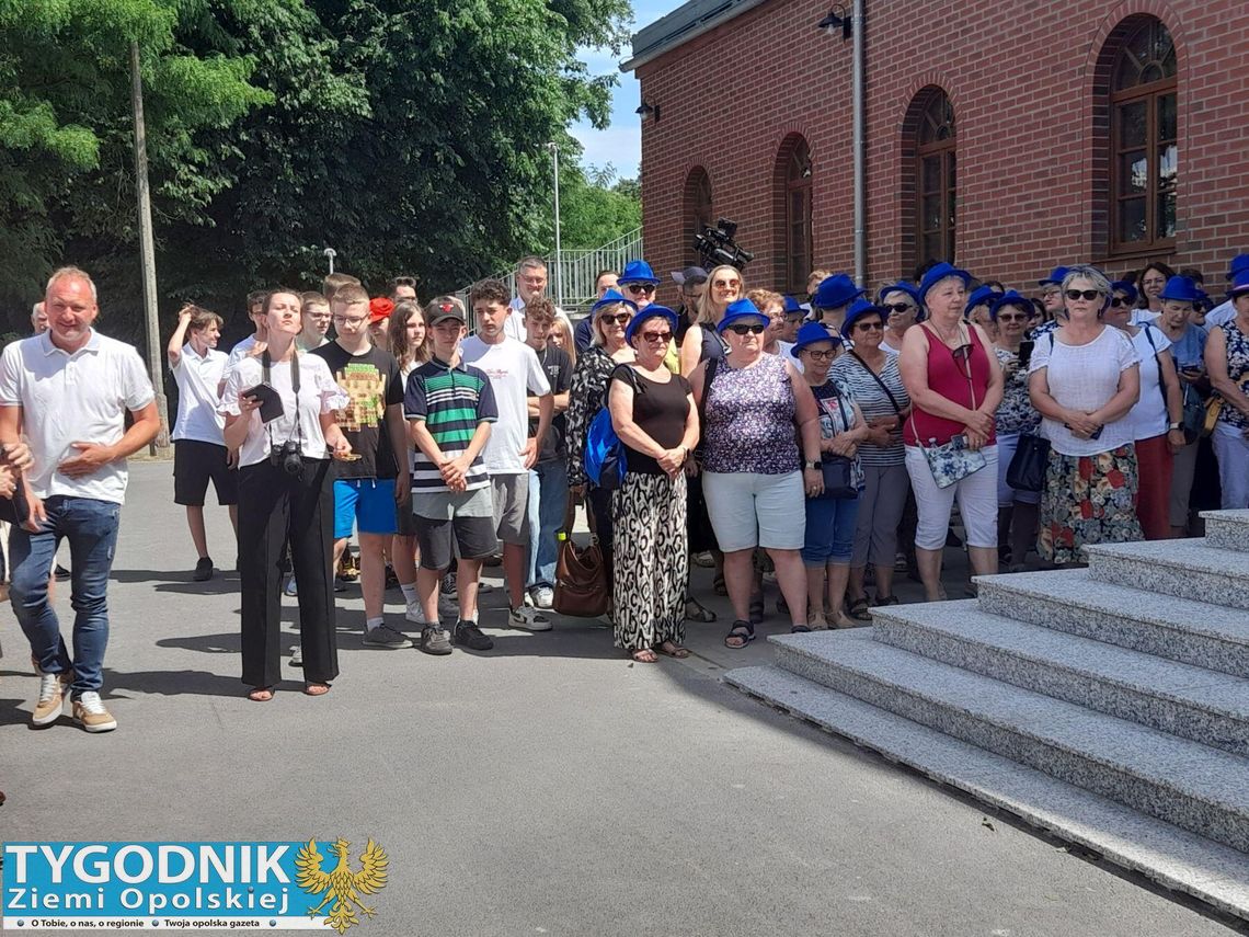 [ZDJĘCIA] Dworzec kolejowy w Ozimku jak nowy! Historyczny budynek po kompleksowej rewitalizacji