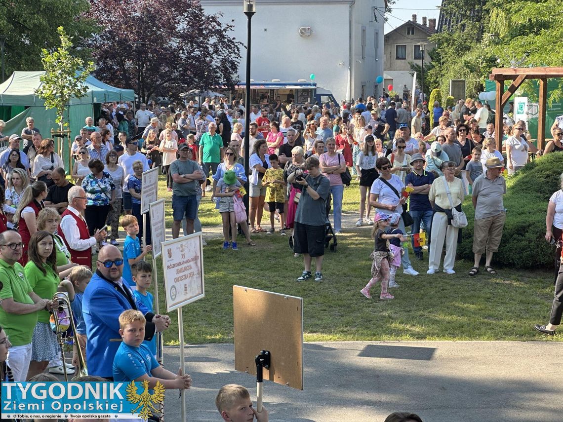 [ZDJĘCIA] XV Prószkowska Parada Orkiestr zachwyciła! Muzyczny pochód i koncerty pod chmurką