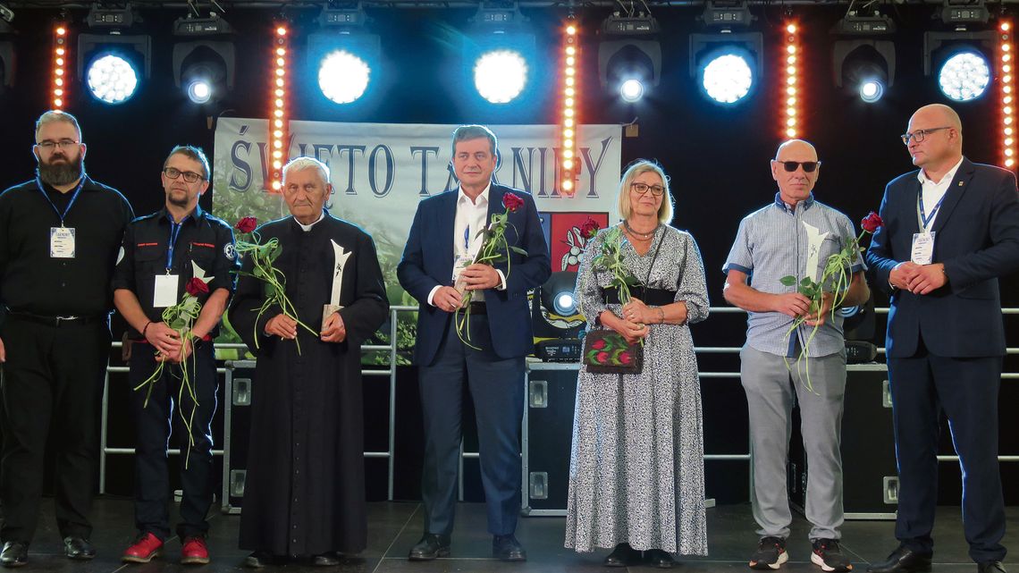 Złota Tarnina 2026. Święto gminy, które łączy pokolenia i docenia zasługi Laureaci Złotej Tarniny 2024 podczas uroczystej gali w Kosorowicach, odbierający wyróżnienia za działalność na rzecz gminy Tarnów Opolski